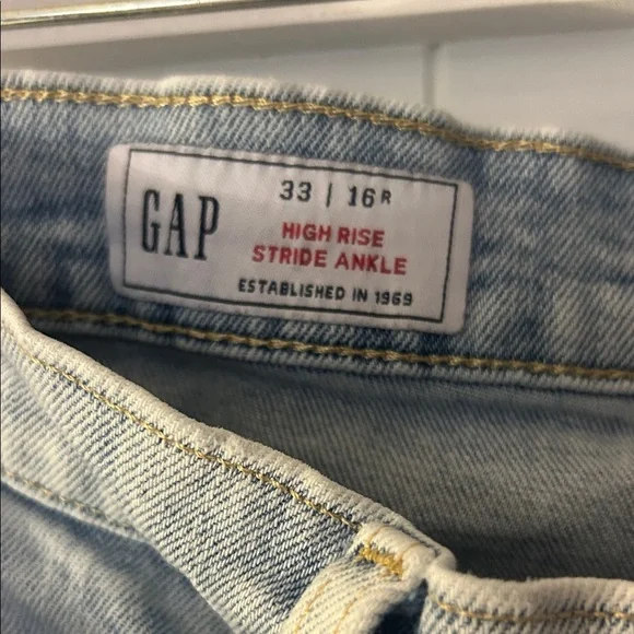 GAP High Rise Stride Ankle Jeans - Light Blue - Picture 3 of 5